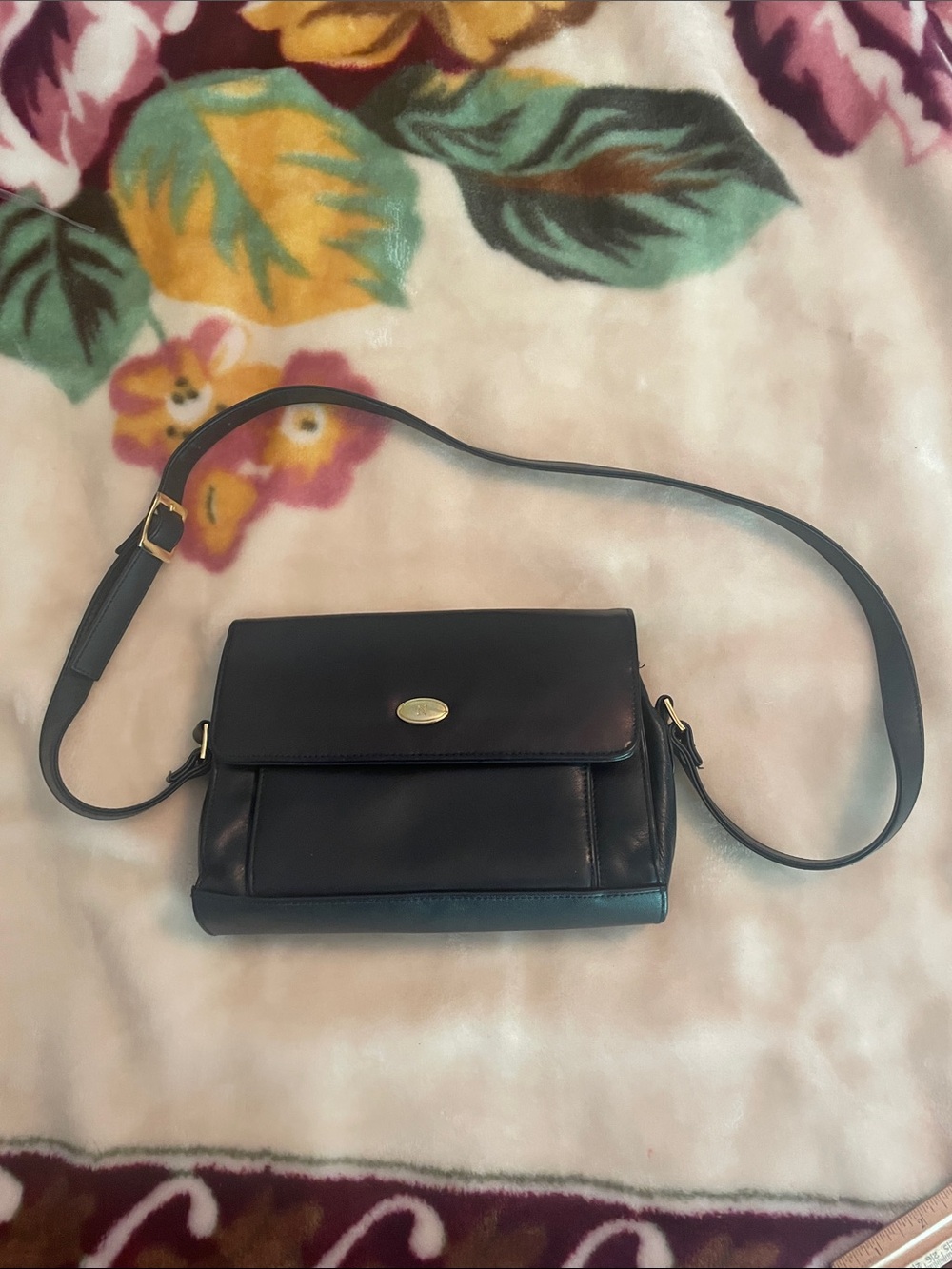Classic Black Crossbody Bag - Unbranded